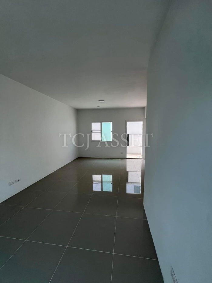 picture Townhouse for sale : Baan Pruksa 126 Thepharak-Kingkaew Village. - 4/10