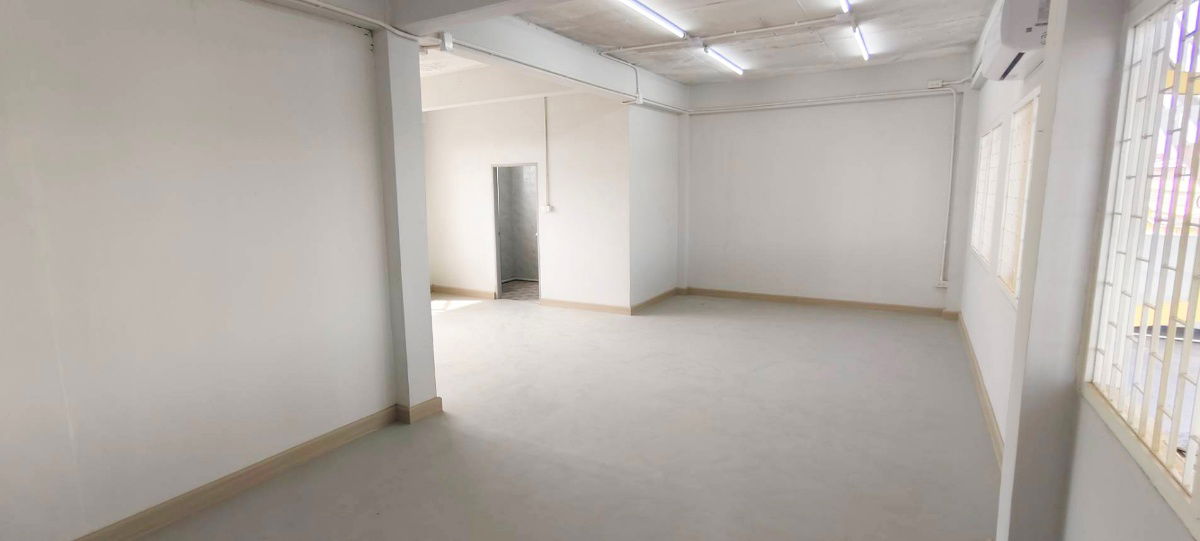 picture (Promotion 55,000) Fully Renovated Commercial Building, 2 Units, 400 sq.m., 10-Meter Frontage, Parking for 5 Cars, Bearing Area, Near BTS - 16/23
