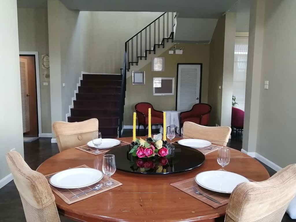 picture Two storey house for rent with 3 bedrooms,4 toilets and 1 kitchen.  - 3/9