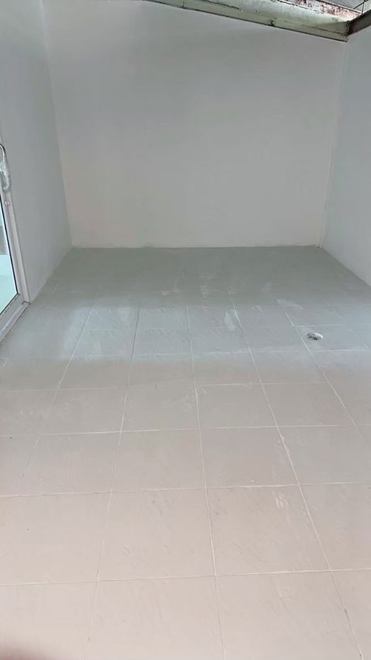 picture 2 units of 3.5-story commercial buildings,opposite of Outlet Mall Pattaya and Thepprasit Market.Parking available on both rode sides.Near Sukhumvit Rd - 8/8