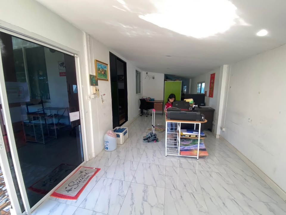 picture Single storey house for rent with 4 bedrooms,2 toilets and 1 kitchen. - 2/20