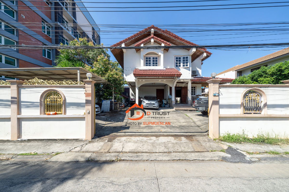 รูป ขาย บ้านเดี่ยว 126 ตร.ว. อุดมสุข 43 ใกล้ MRT ศรีอุดม ใกล้ตลาด ราคาไม่เเพง - รูปที่ 1/14