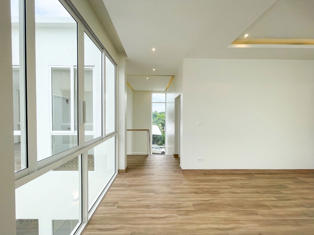 รูป บ้านเดี่ยวใกล้เมือง วิวสวย เดินทางเข้าออกหลายทางใกล้สนามบิน - รูปที่ 9/18