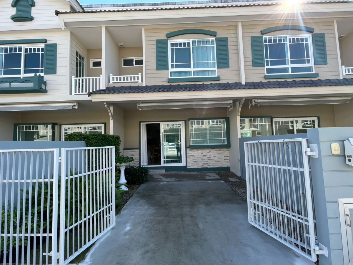 picture Two-storey townhouse for rent  with  2 bedrooms   and 3 toilets. - 1/22