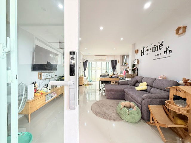 รูป ขายทาวน์โฮม โนโว วิลล์ พุทธสาคร 26 ตรว. 2จอด ต่อเติมแล้ว มีพื้นที่ด้านข้าง เดินทางสะดวก - รูปที่ 3/22