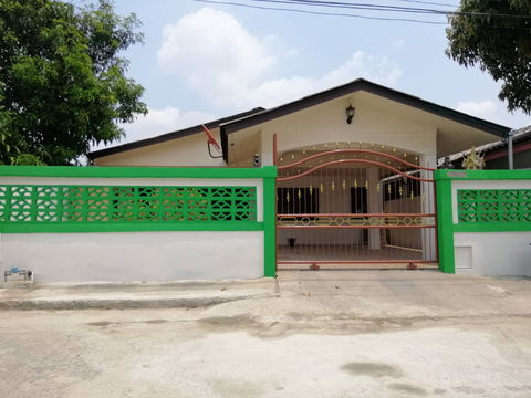 บ้านเดียวชั้นเดียว อยู่ที่ ม.เคหะธานี4 ถ.ราษฎร์พัฒนา ซ.มิสทีน ขว.ราษฎร์พัฒนา ข.สะพานสูง กทม10240