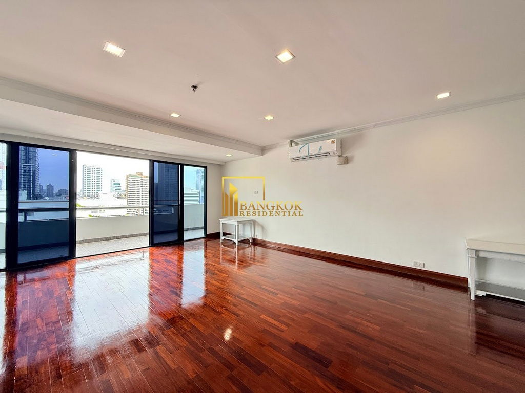 รูป Renovated 4 Bedroom Apartment For Rent in Sukhumvit 13 - BR20930AP - รูปที่ 2/53