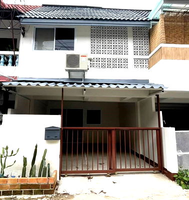 Townhouses for rent Chiang Mai University : Two-storey townhouse for rent  with  2 bedrooms   and 3 toilets.