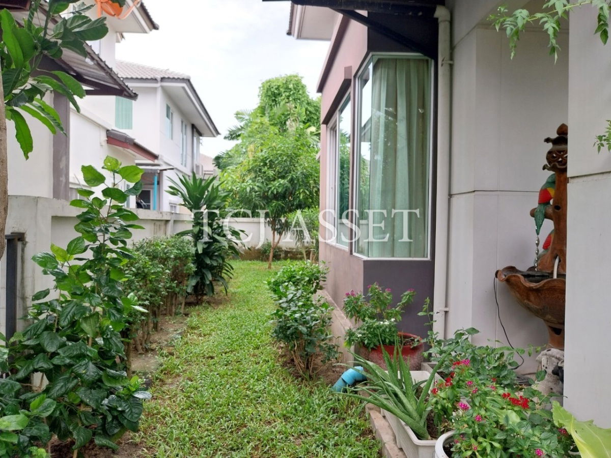 picture House for sale : Detached house in Mantana On Nut-Wongwaen 3 Village, Kanchanaphisek Road Soi 43/1. - 10/11