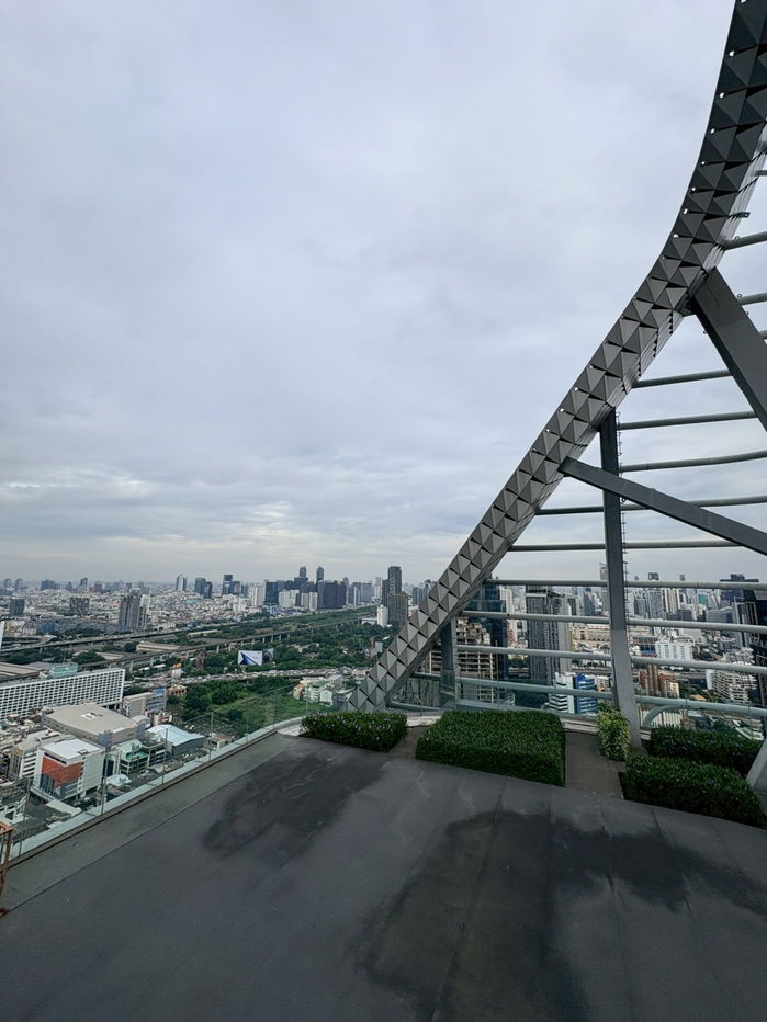 รูป Condo for RENT/SALE  at Q Chidlom    DUPLEX Size 79.85 sqm. 2 bed 2 bath   High Floor , fully furnished.  - รูปที่ 23/28