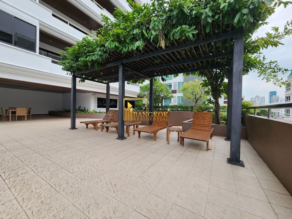 รูป Renovated 4 Bedroom Apartment For Rent in Sukhumvit 13 - BR20930AP - รูปที่ 43/53