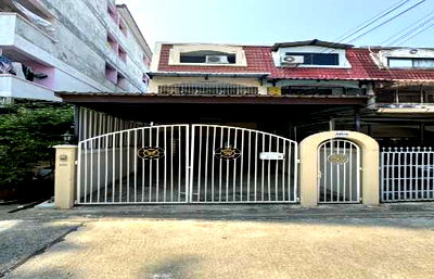 เช่าทาวน์โฮม เขตสวนหลวง : ให้ เช่าทาวน์เฮ้าส์ 3 ชั้น ลาดพร้าว 64  ห่างปากซอยเพียง 450 ม. ใกล้ MRT โชคชัย 4