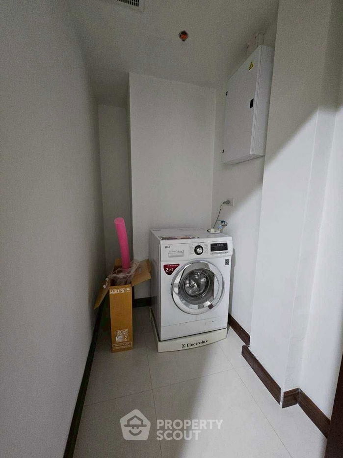 picture 2-BR Condo at The Rajdamri near BTS Ratchadamri (ID 2453470) - 12/17
