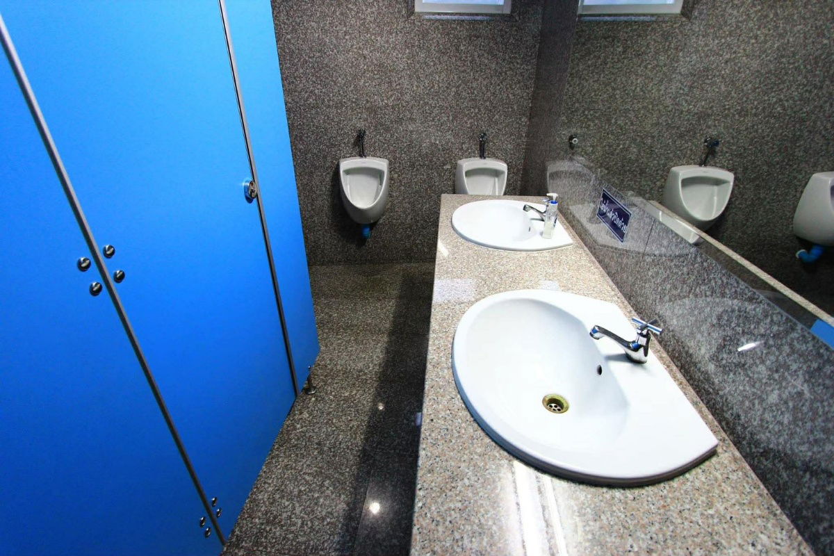 picture Two-story office building for rent with a rooftop  2 bedrooms,4 toilets and 1 kitchen.  - 8/12