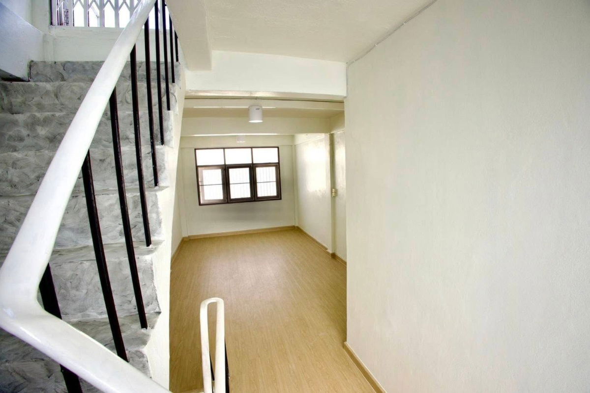 picture LTH13631 – Townhouse/Commercial Building for Rent | 180 sqm | 3 Studio 3 Baths | 40K/Month | 4-Storey with Rooftop | Near BTS Saint Louis | - 4/8