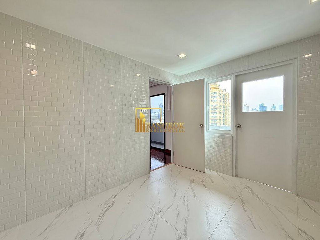 รูป Renovated 4 Bedroom Apartment For Rent in Sukhumvit 13 - BR20930AP - รูปที่ 38/53