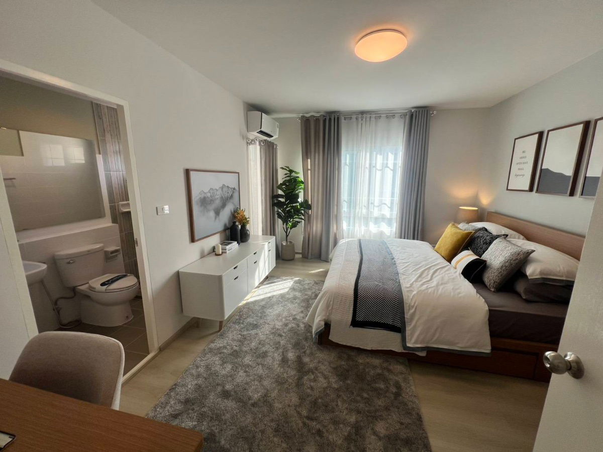 picture Two-storey townhouse for rent  with  2 bedrooms   and 3 toilets. - 8/12