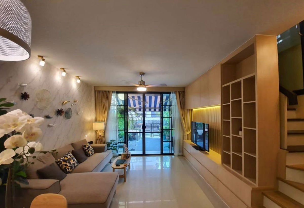picture Townhouse for rent, 3 floors, My Place Village, Sukhumvit 77, beautiful, cheap, good location, ready to move in. Interested, add Line @841qqlnr - 1/16