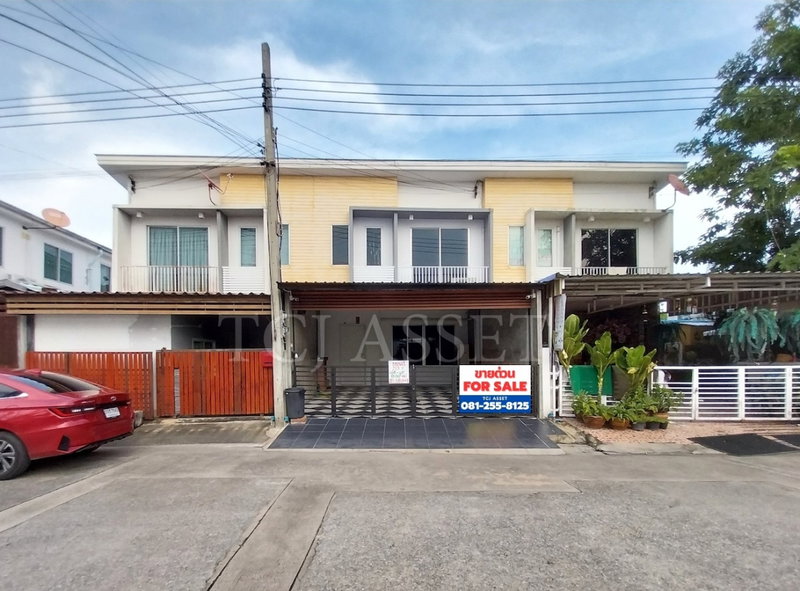 Townhouses for sale : Townhouse for sale : The Connect Bearing Station Village , Soi Bearing 58, Sukhumvit 107