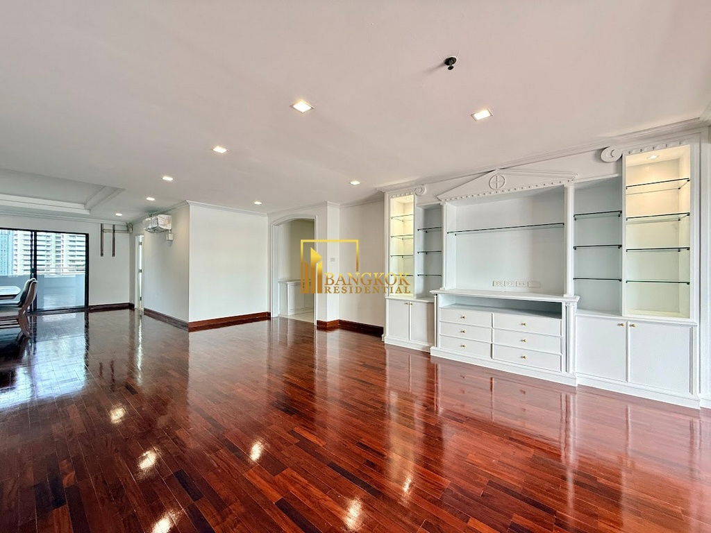 รูป Renovated 4 Bedroom Apartment For Rent in Sukhumvit 13 - BR20930AP - รูปที่ 8/53