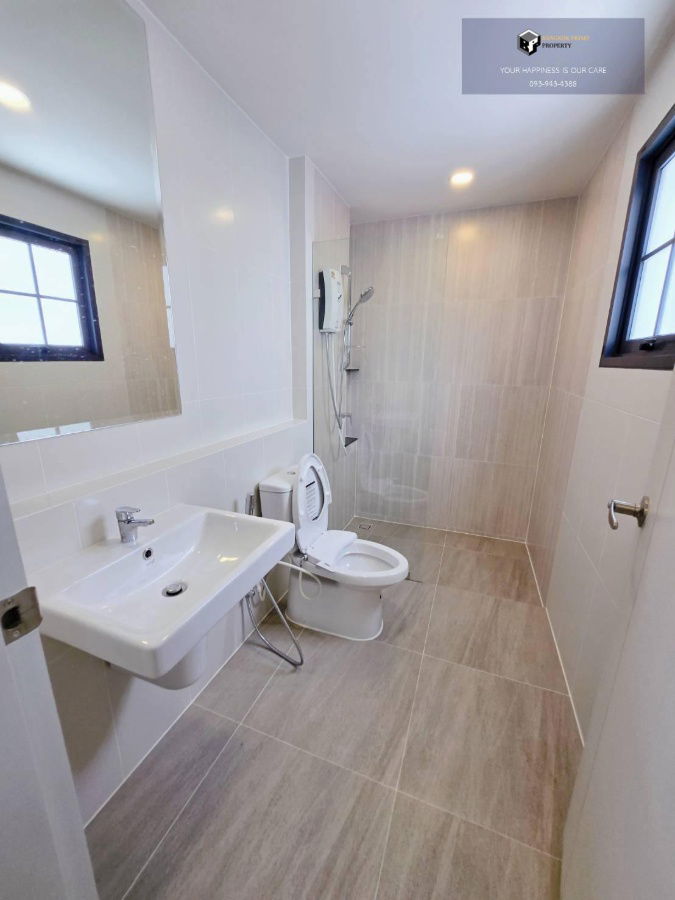 picture Centro Bangna Luxury single house, south-facing, receives cool breeze, not hot 高端豪华独栋住宅，朝南迎凉风，不炎热 #2025112813237 - 15/15