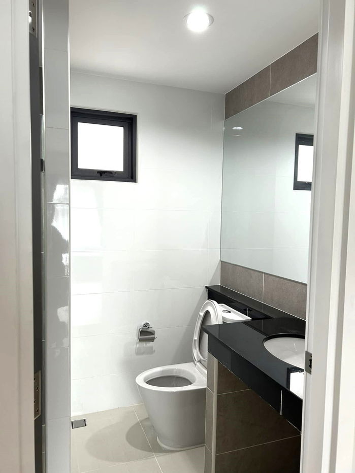 picture Two storey house for rent with 3 bedrooms,3 toilets and 1 kitchen. - 11/17