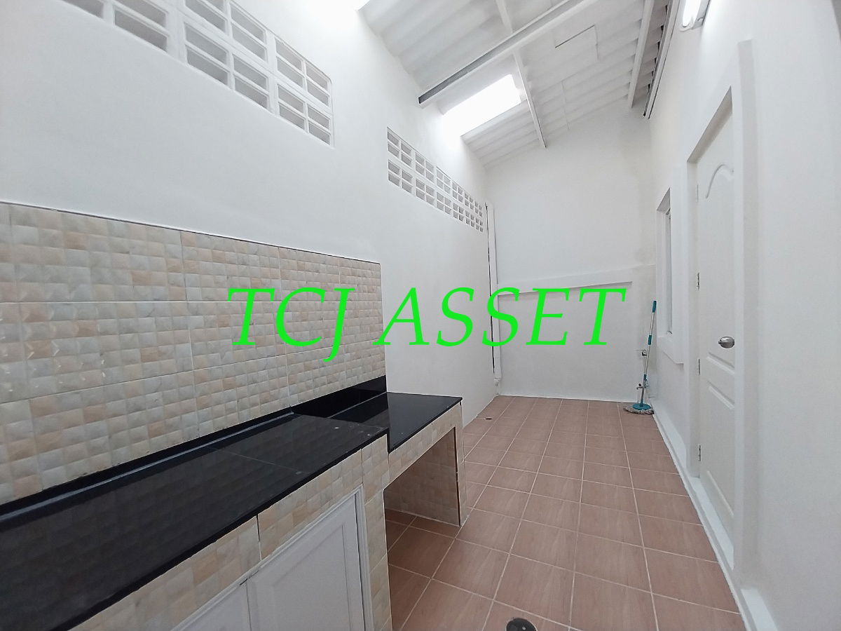 picture Townhouse for sale : Niran Ville 8 Village , Soi Chalermprakiat 28. - 6/11