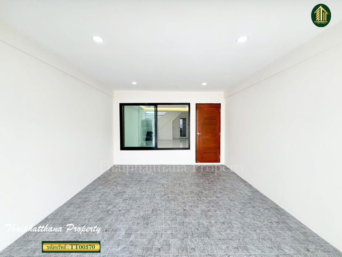 รูป ทาวน์เฮ้าส์รีโนเวทใหม่ ซอยเสนานิคม 1 ลาดปลาเค้า ลาดพร้าว กรุงเทพฯ - รูปที่ 2/12