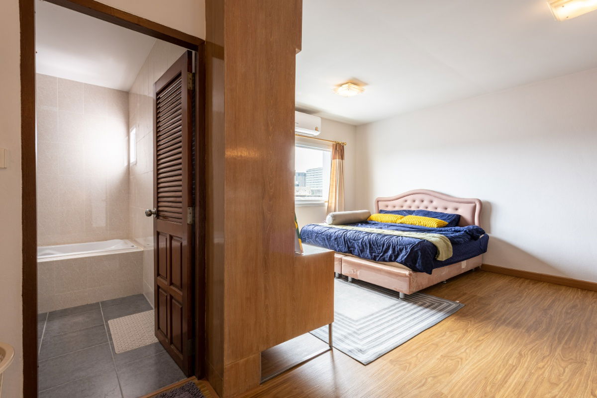 picture 🌟 Beautiful Family Home for Rent in Bang Khen (15 mins from Don Muaeng Airport)– Perfect for Expats, Digital Nomads & Pet Lovers! 5-min walk to BTS - 30/32