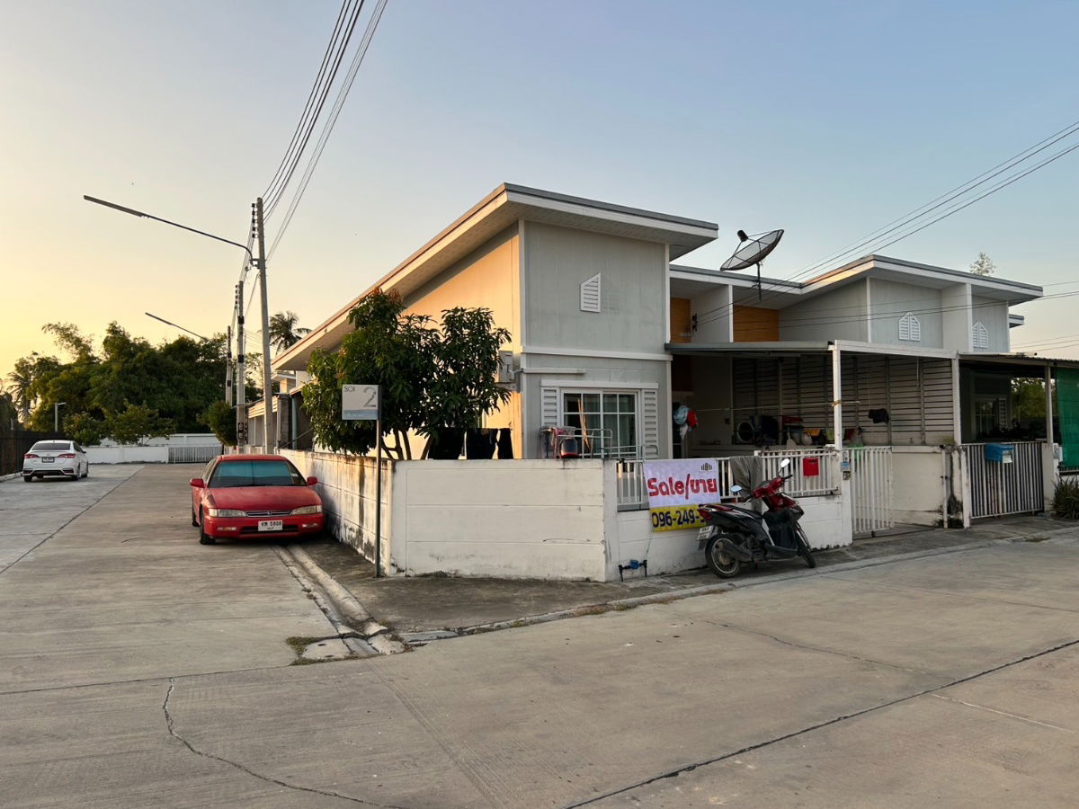 picture Corner Townhome for Sale!! 28.2 sq.wah at Green Park Village, Samnak Bok Subdistrict, Mueang Chonburi, Chonburi - 1/10