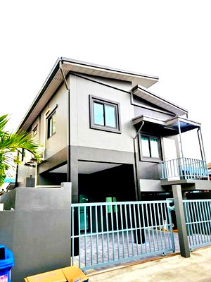 เช่าบ้านเดี่ยว ซอยแบริ่ง (สุขุมวิท 107) : MRT ศรีด่าน 900 ม. 4 นอน แจส เออเบิร์น ศรีนครินทร์ 1 กม.ให้เช่าบ้านเดี่ยว บ้านใหม่ 2 ชั้น พร้อมเฟอร์ฯ