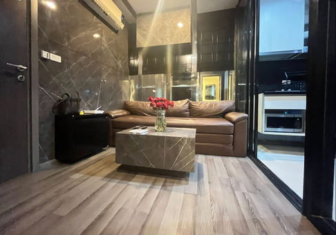 ว่างพร้อมอยู่ The base park east. 1นอน 30ตร.ม. Line id: @pfagent