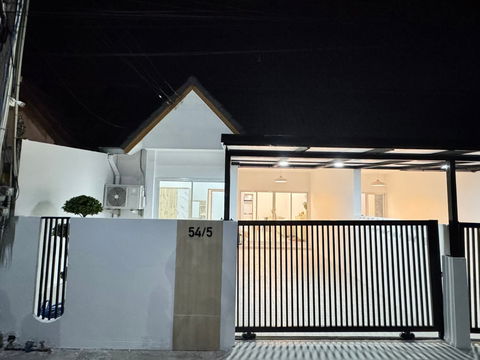 Townhouse in Soi Siam Country Club in the center of Pattaya CIty , 2beds 1baths 