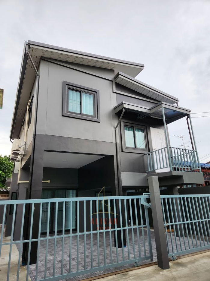 picture RH112625 2-story detached house for rent on Sukhumvit 113, Soi Dan Samrong 14, near MRT Sri Dan and BTS Samrong. - 1/17