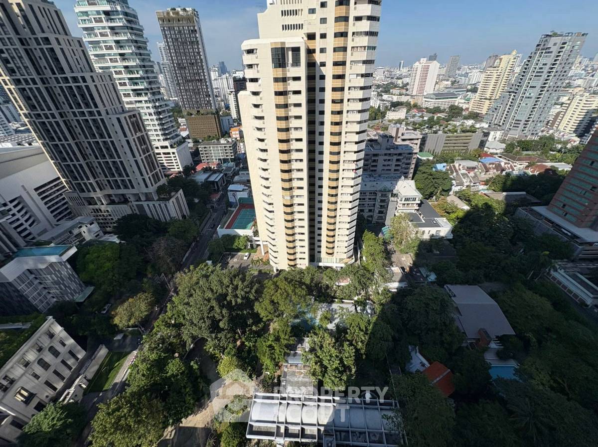 picture 2-BR Condo at Vittorio Sukhumvit 39 near BTS Phrom Phong (ID 2453770) - 8/19