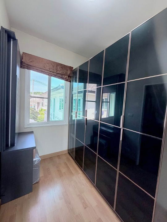 picture -Two storey house for rent with 4 bedrooms,3 toilets and 1 kitchen.  - 11/18