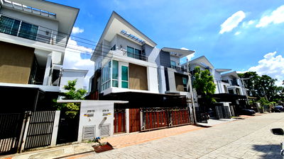 Twin houses for rent Phahonyothin Road : RENT! 3-Storey Corner Semi-Detached House, Grand I-Design Vibhavadi | 39.4 Sq. Wah | Near Tollway/2 MRT Lines | 39,000 Baht/Month