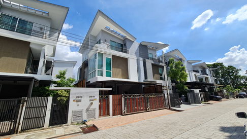 RENT! 3-Storey Corner Semi-Detached House, Grand I-Design Vibhavadi | 39.4 Sq. Wah | Near Tollway/2 MRT Lines | 39,000 Baht/Month