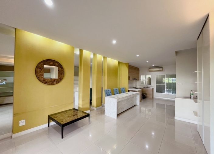 ให้เช่าทาวน์โฮม 3 ห้องนอน 200 ตร.ม. 28 ตร.ว. นลิน อเวนิว รามคำแหง