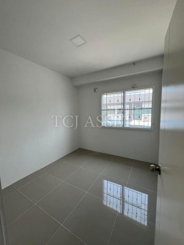 picture Townhouse for sale : Baan Pruksa 126 Thepharak-Kingkaew Village. - 3/10