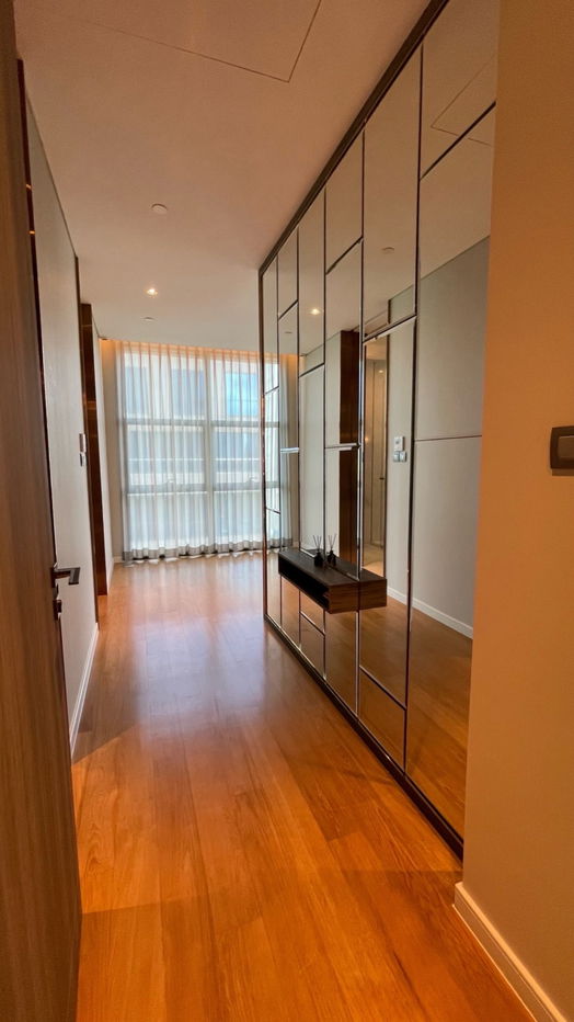 picture Sindhorn Tonson | BTS Chitlom #2025112813221 - 6/15