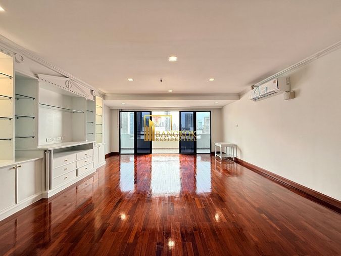 Renovated 4 Bedroom Apartment For Rent in Sukhumvit 13 - BR20930AP