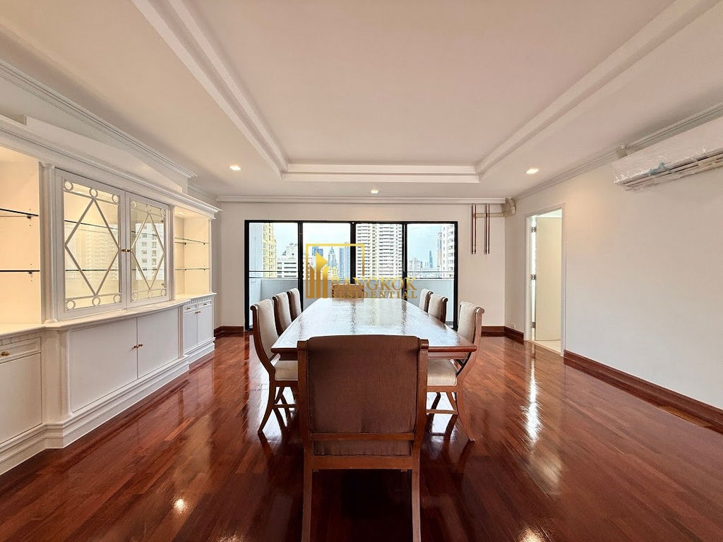 รูป Renovated 4 Bedroom Apartment For Rent in Sukhumvit 13 - BR20930AP - รูปที่ 9/53