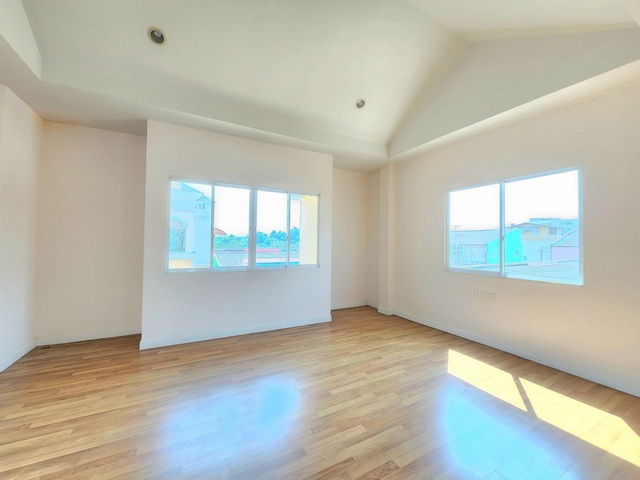 picture FOR SALE TOWNHOUSE PROPERTY 3790000 BAHT. - 6/8