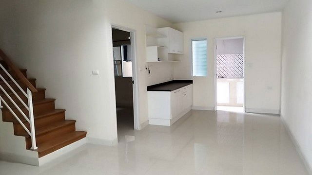 picture FOR SALE  TOWNHOUSE PROPERTY  2000000 BAHT. - 3/8