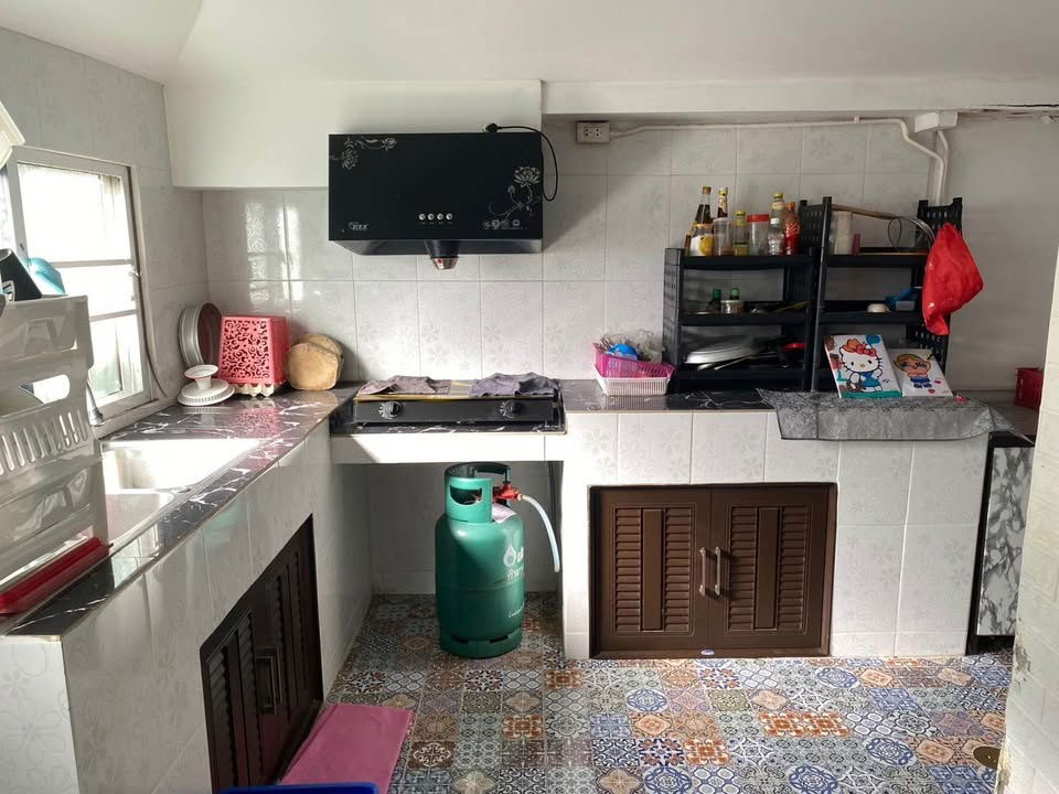 picture Single storey house for rent with 4 bedrooms,2 toilets and 1 kitchen. - 7/20