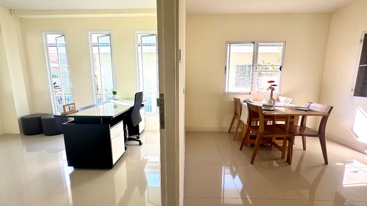 picture 💎 Rare Item! Stunning 2-story detached house, fully renovated and ready to move in.  112 sq.w., 4 bedrooms, 3 bathrooms, Flood Free‼️ - 7/16