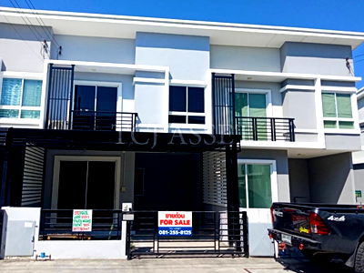 Townhouses for sale Tesco Lotus Srinakarindra : Townhouse for sale : Niran Ville 59 Village, Srinakarin Road.