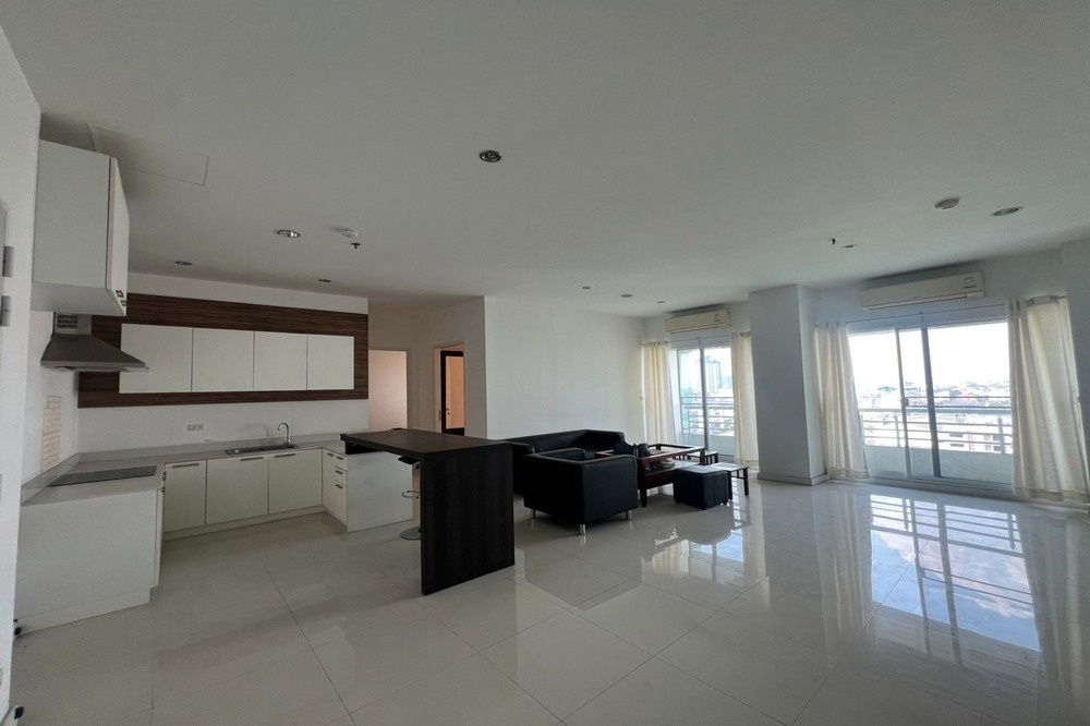 picture 🔥 For Sale ! high floor 10+, Good location, Convenient travel!! Code C20251100043...The Four Wings Residence, 3 bed, 3 bath, furnished, Special Deal! - 4/7