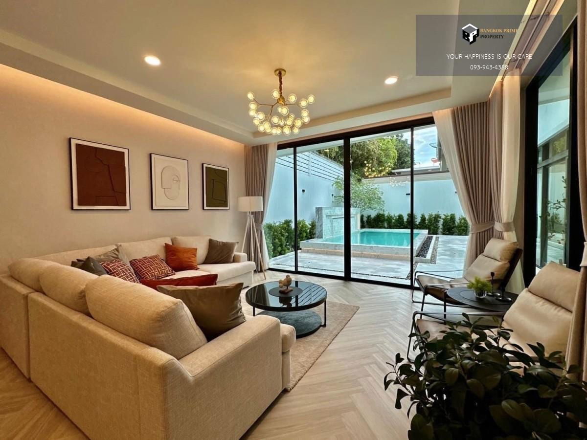 picture Perfect Masterpiece Sukhumvit 77 | Large luxury swimming pool, new furniture and appliances. 房子里有一个大型豪华游泳池，所有家具和电器都是全新的。 #2025112813210 - 5/18